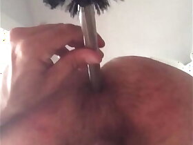 Escobilla del WC en el culo (por orden de mi amiga Chus)