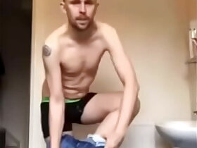 UK fag Mark strips and spreads