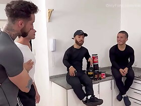 ORGY WITH MY MIDGET FRIENDS WE BREAK THE ASS OF A YOUNG MAN