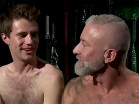 mec soumis en bdsm donne son cul pour se décharger - Lance Charger & Maxx Monroe